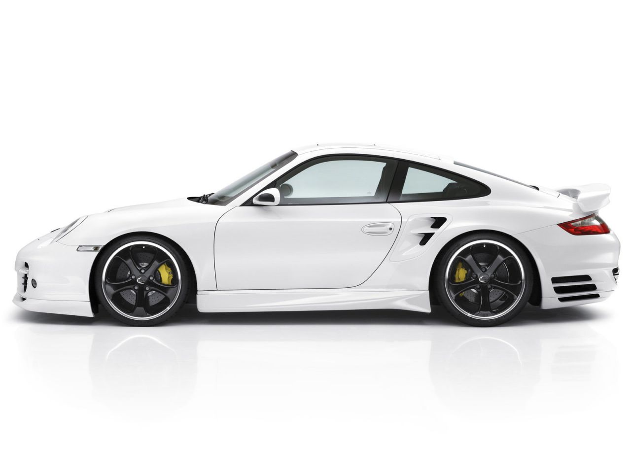 911 Turbo White Side View Wallpaper 1280x960