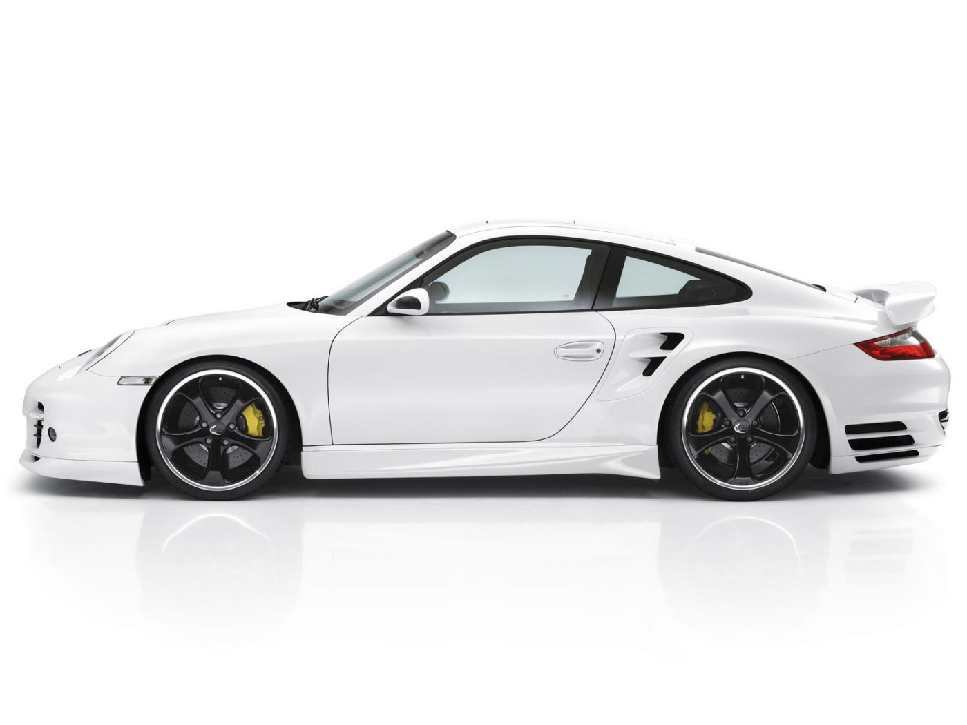 911 Turbo White Side View Wallpaper 1400x1050