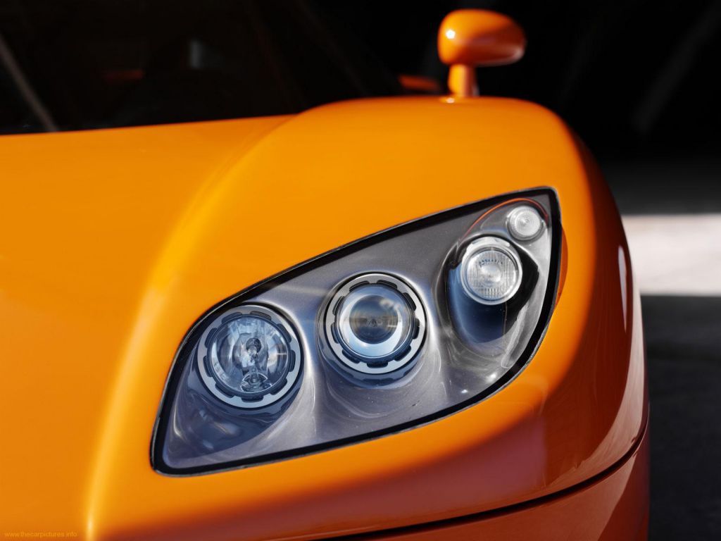 Ccr Headlight Closeup Wallpaper 1024x768