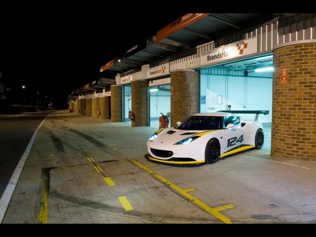 Evora White Endurance Racer Wallpaper 1024x768