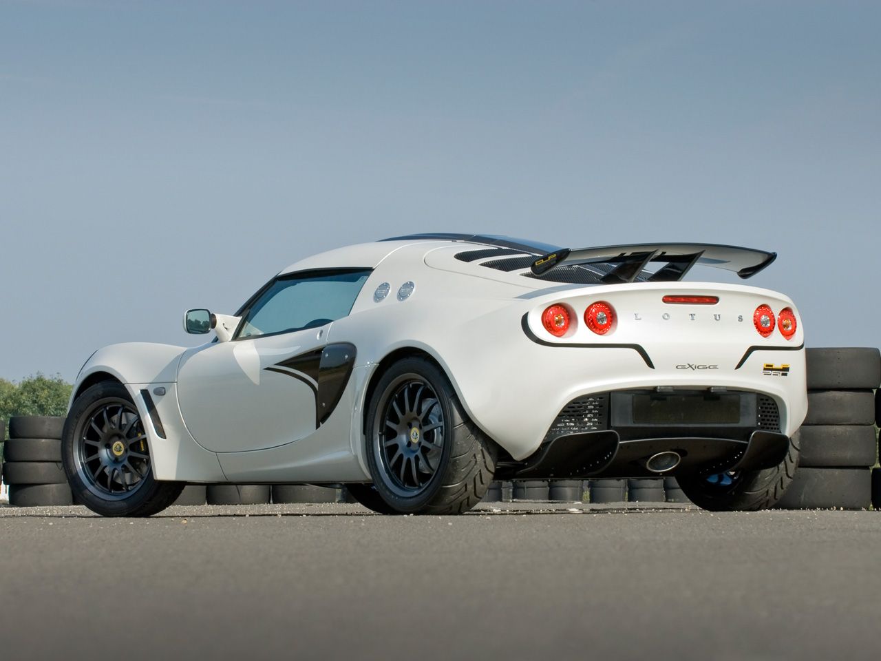 Exige White Rear Side View Wallpaper 1280x960