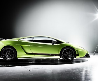 Gallardo Superleggera Side View Spotlight Wallpaper