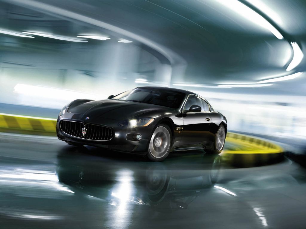 Maserati Gran Turismo Black Turning Wallpaper 1024x768