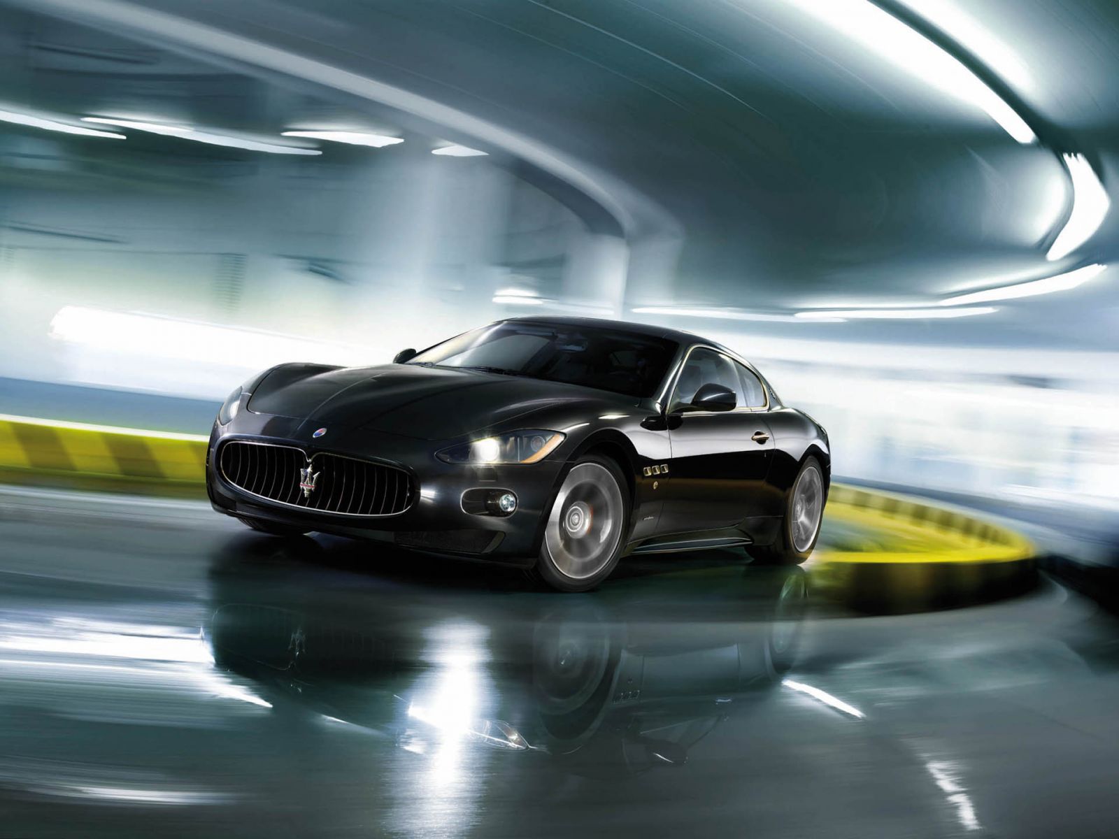 Maserati Gran Turismo Black Turning Wallpaper 1600x1200