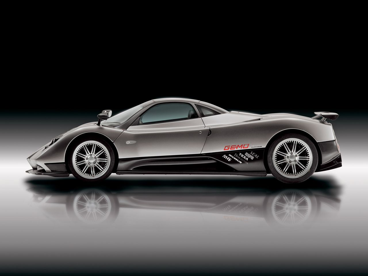 Pagani Zonda Side View Wallpaper 1280x960