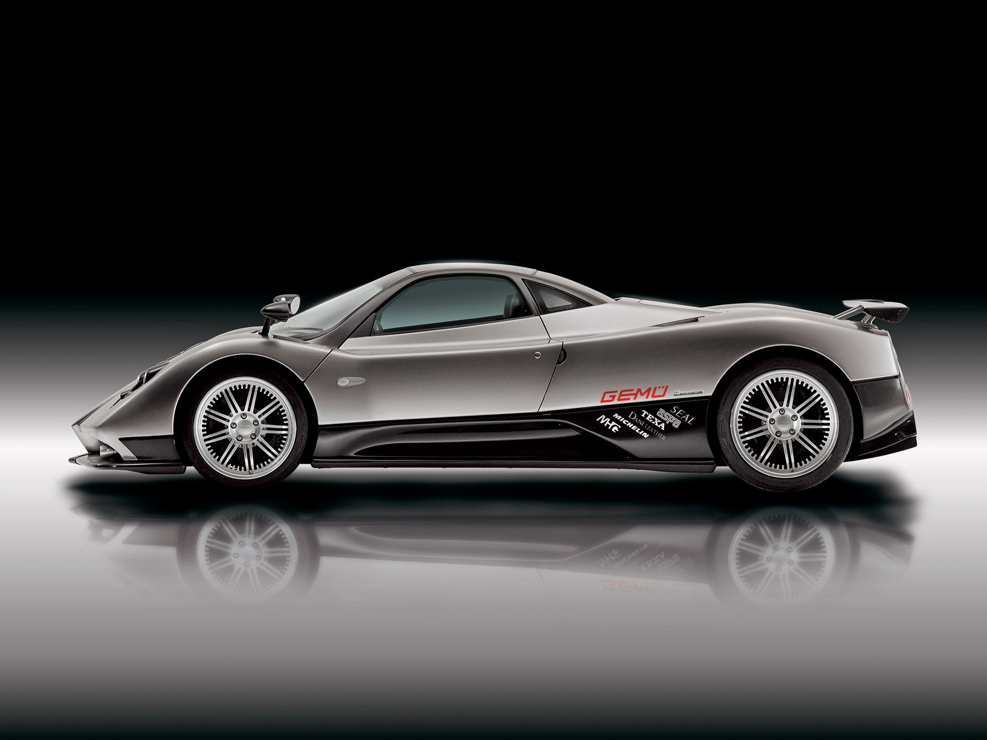 Pagani Zonda Side View Wallpaper 1920x1440