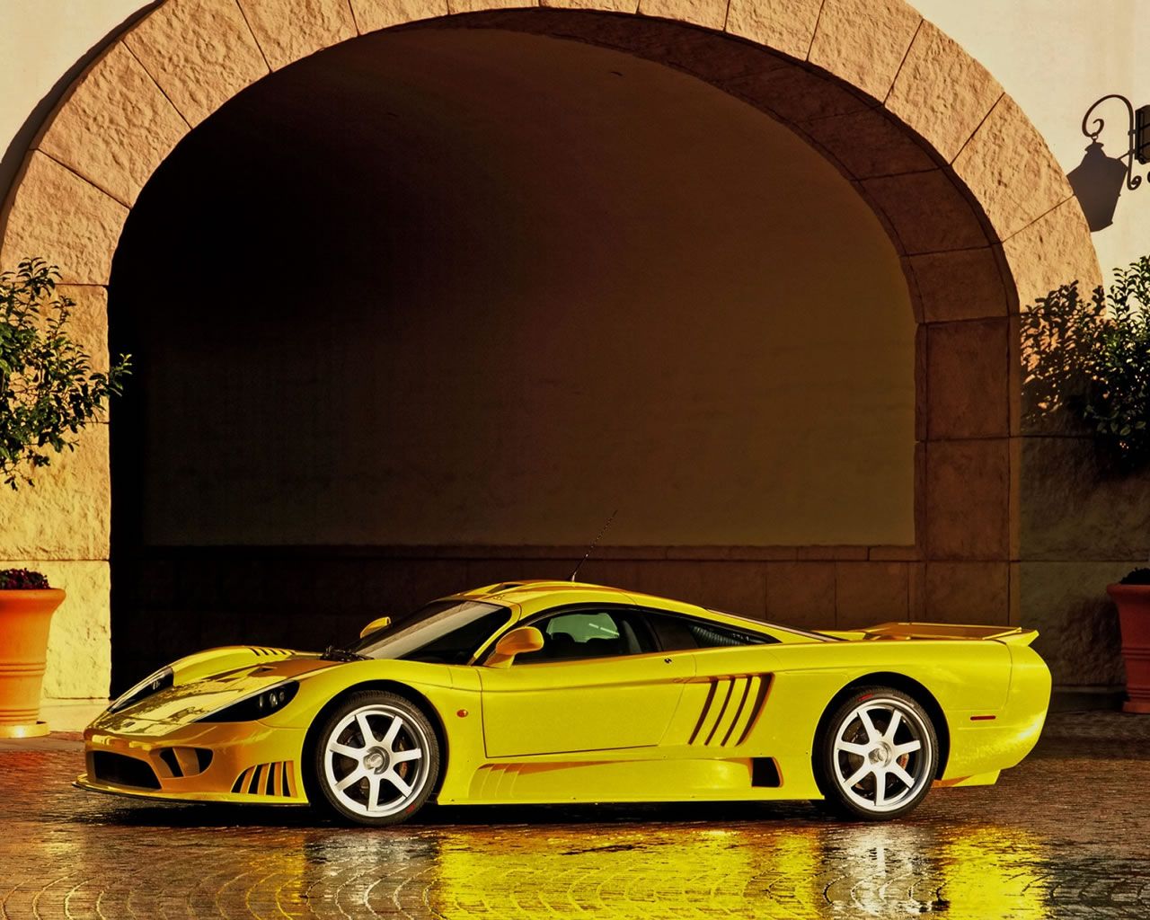 Saleen S7 Yellow Full Side View Wallpaper 1280x1024