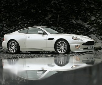 Vanquish V12 White Side View Wallpaper