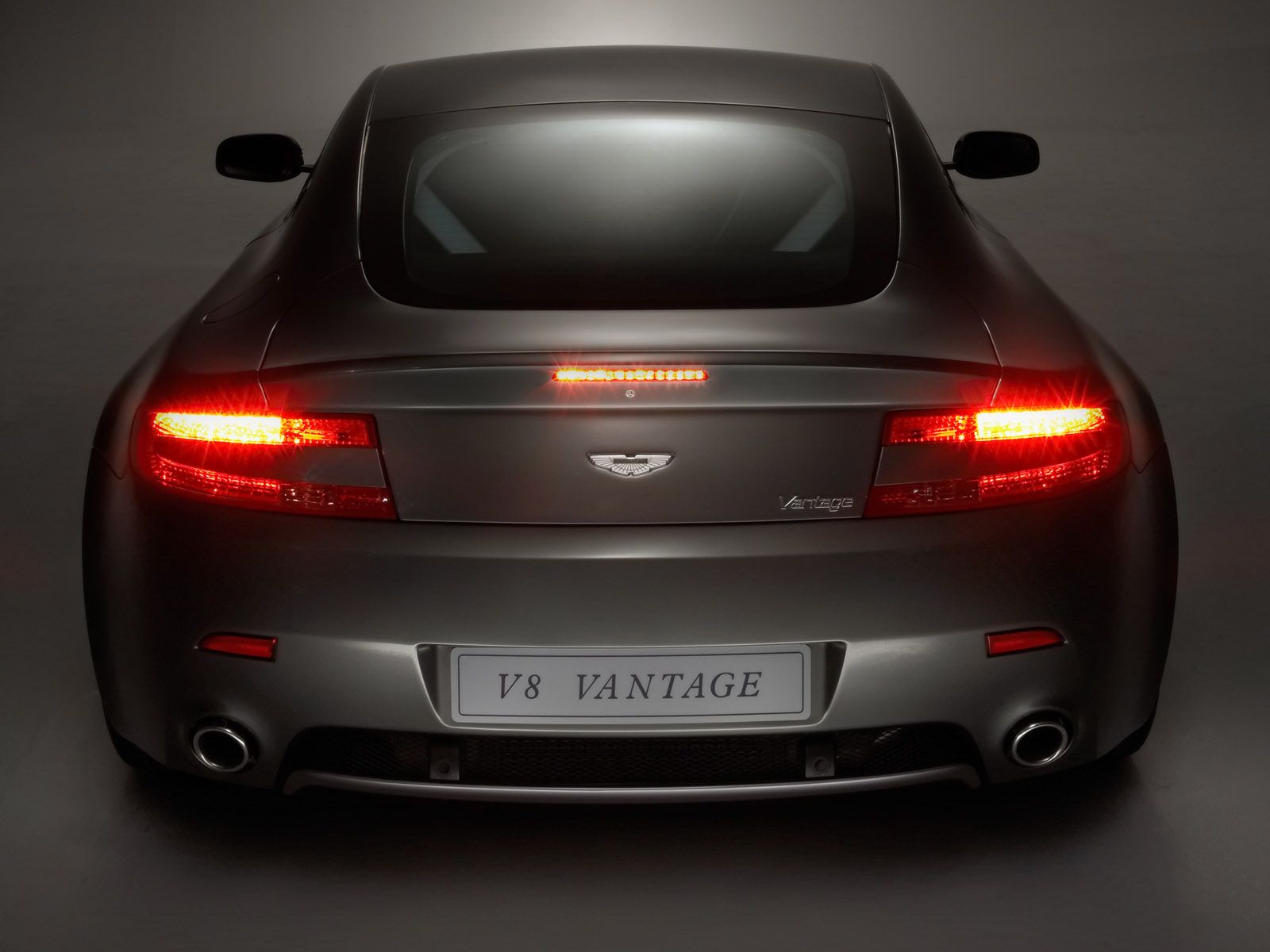 Vantage V8 Rear View Wallpaper 1600x1200