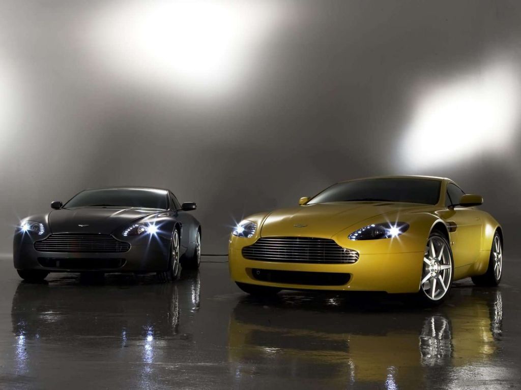 Vantage V8 Silver And Yellow Wallpaper 1024x768