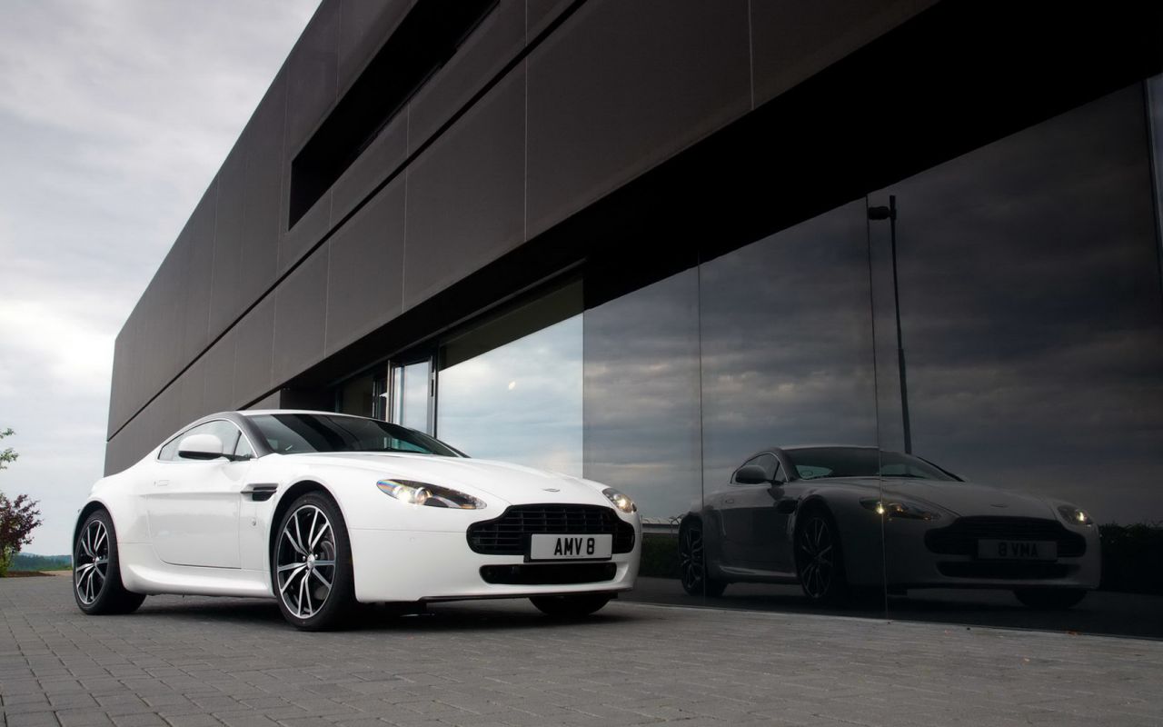 Vantage V8 White Reflection Wallpaper 1280x800