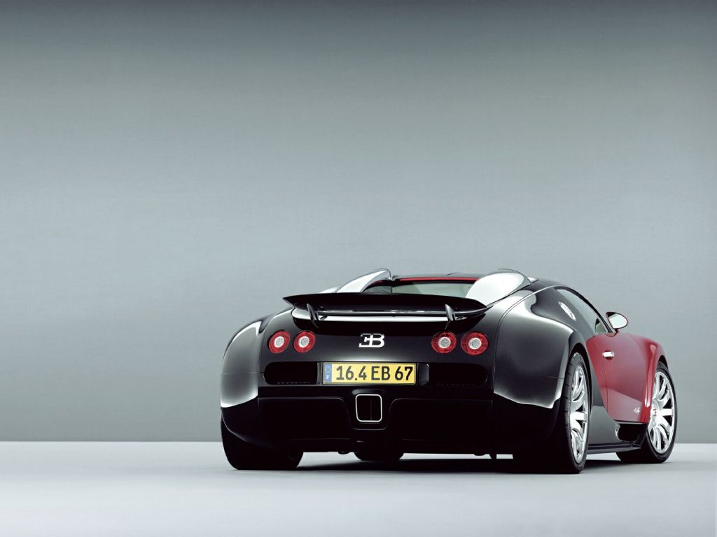 Veyron Black Rear View Wallpaper 1024x768