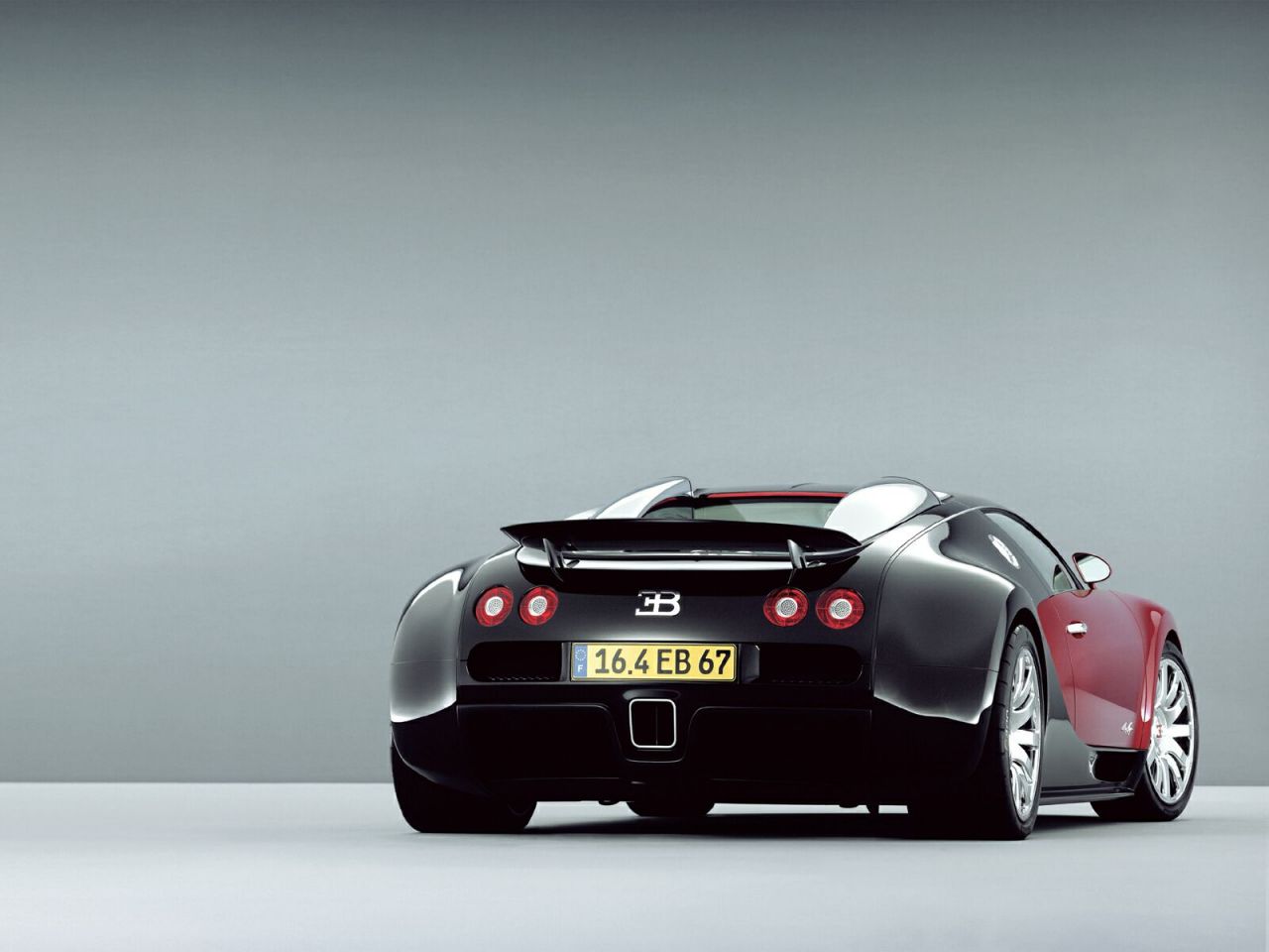 Veyron Black Rear View Wallpaper 1280x960