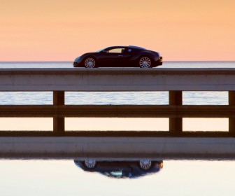 Veyron Black Side View Bridge Wallpaper