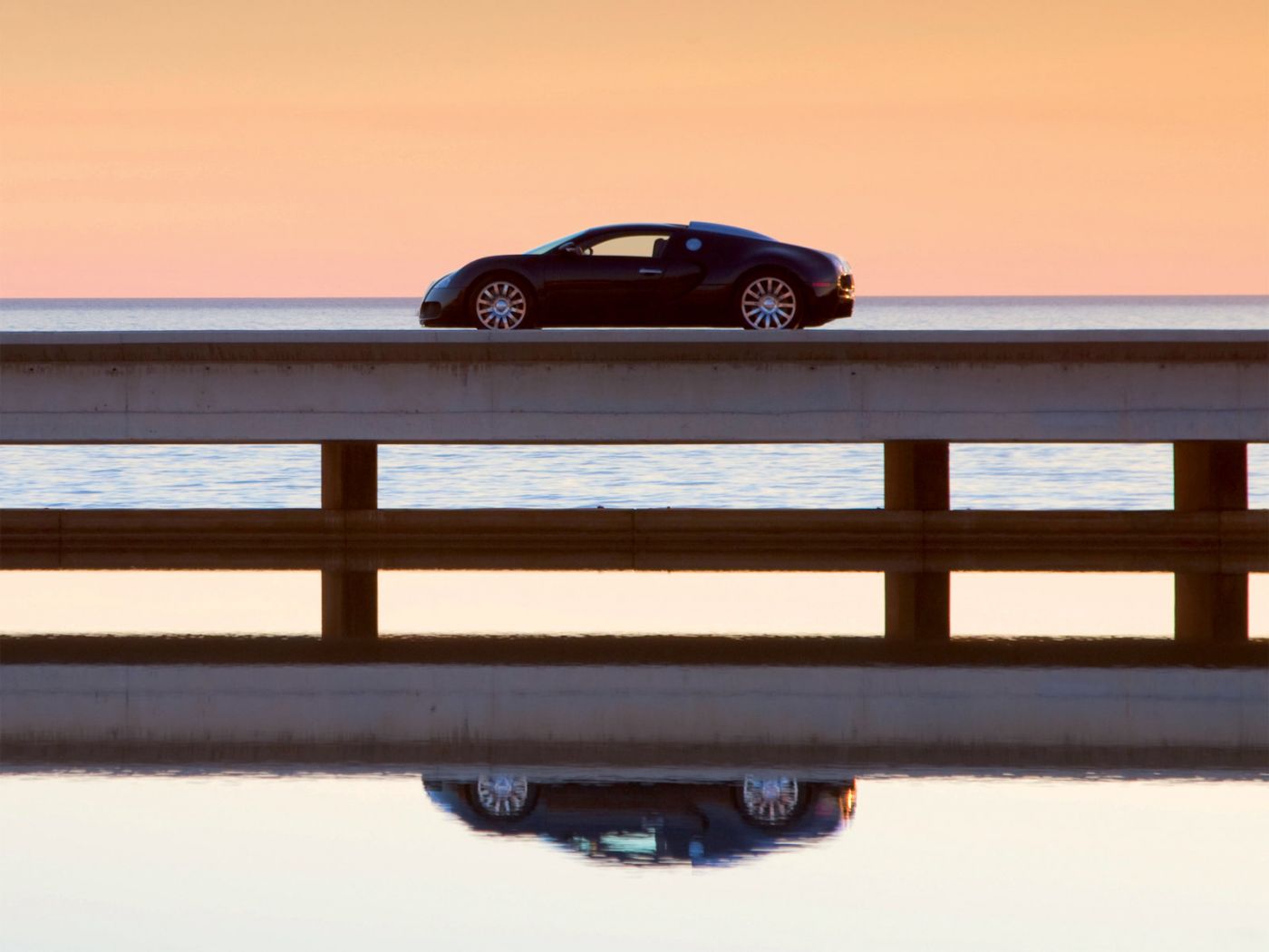 Veyron Black Side View Bridge Wallpaper 1400x1050