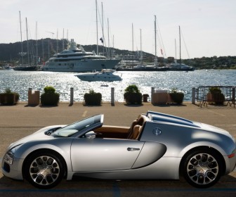 Veyron Side View Pier Background Wallpaper