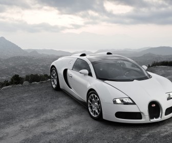 Veyron White Front High Angle Wallpaper