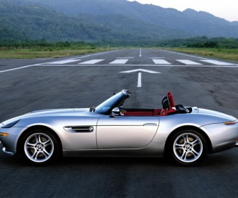 Z8 Side View Runway Wallpaper