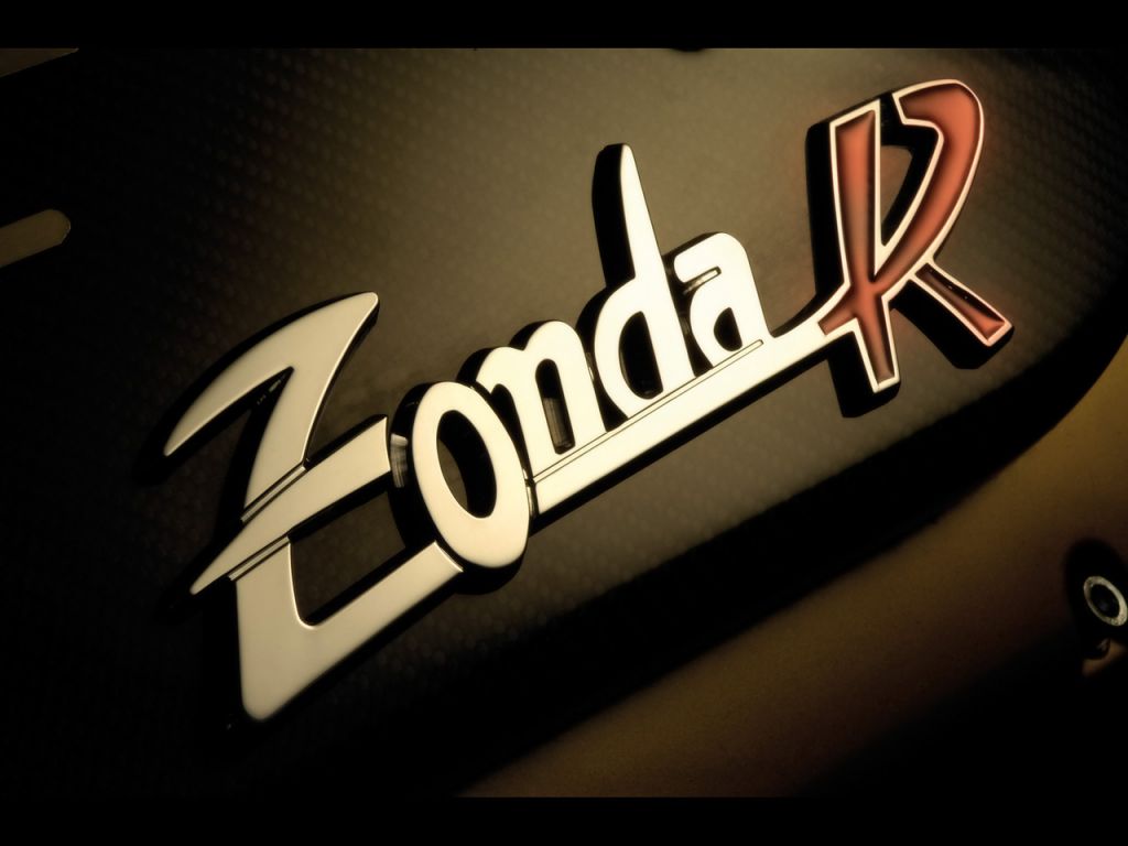 Zonda R Emblem Closeup Wallpaper 1024x768